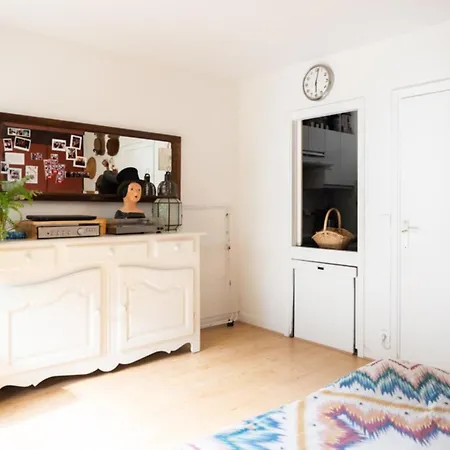 Nice Studio Ideal For Couple In Paris!